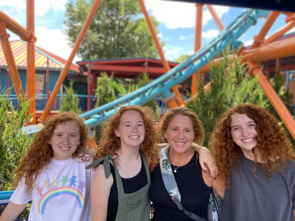 Family traveling to Virginia and visiting theme Park and Water Park